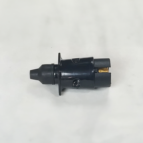 005-W Tomada Plug Macho 6 Polos – Conector elétrico universal para veículos pesados, com proteção contra umidade e vibrações.