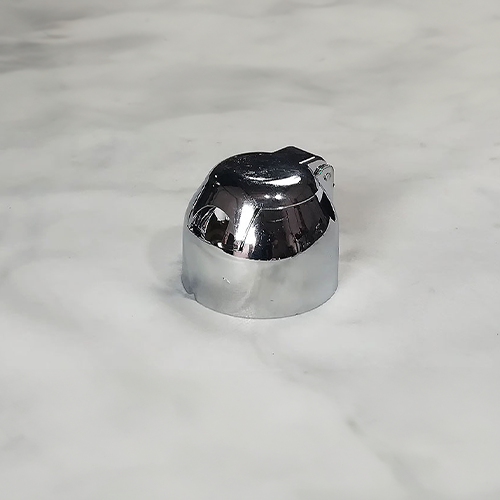 003-W Tomada Fêmea Cromada – Acabamento premium para transmissão estável de sinais elétricos em caminhões e máquinas.